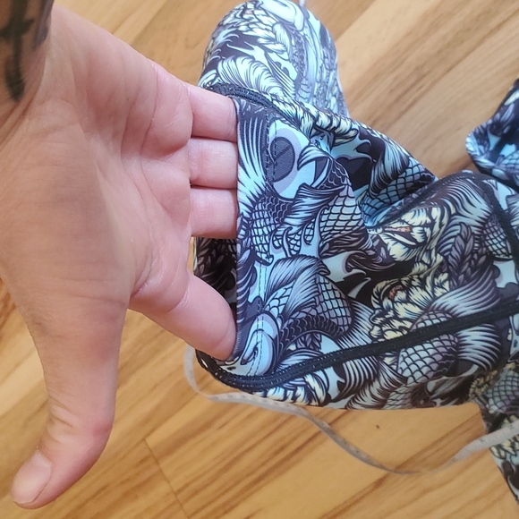 Feed Me Fight Me koi fish leggings size small - Picture 9 of 9